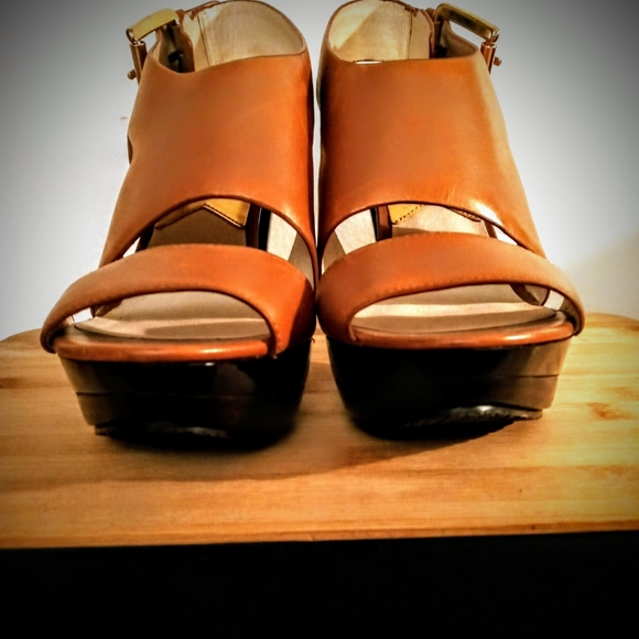 MICHAEL KORS CARLA WEDGE SIZE 7 - Picture 5 of 7